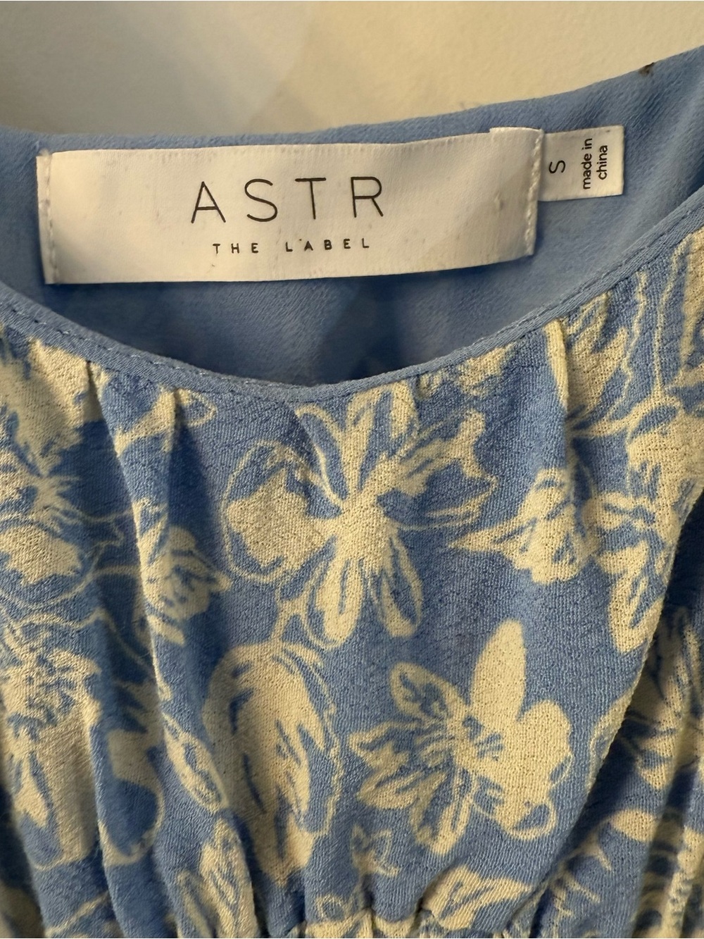 Astr the Label Blue and White Floral Puff Sleeve Mini Dress - Picture 3 of 5